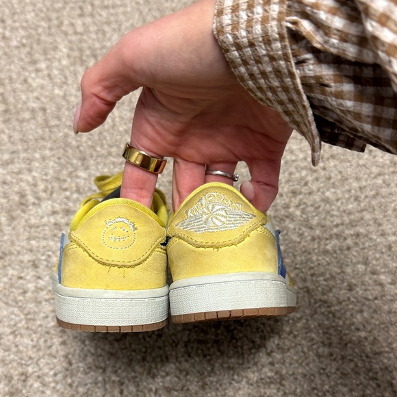 Nike Kids Sneakers in Yellow and Blue - Picture 4 of 5